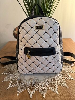 betsey johnson black bat winged glitter mini backpack Kitsch To The Bone – Twin Treats 6.63L x 3.25 D x 13H Approx Kitsch Bat To The Bone